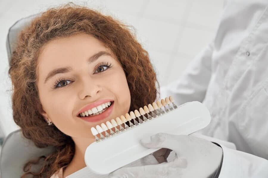 Fațetele dentare: ce sunt, când sunt recomandate și ce beneficii oferă