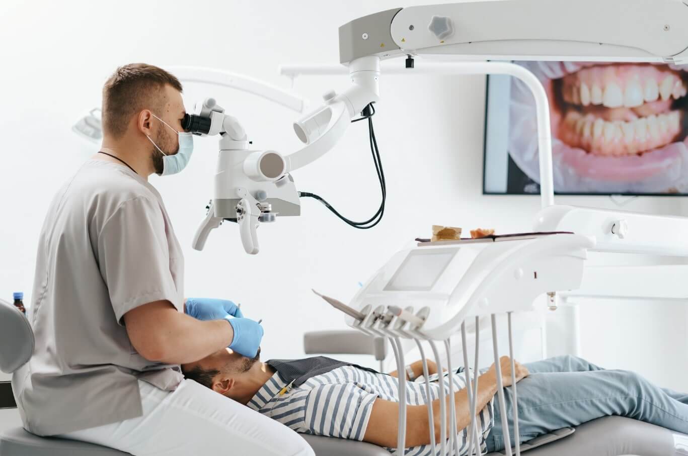 endodonție microscop