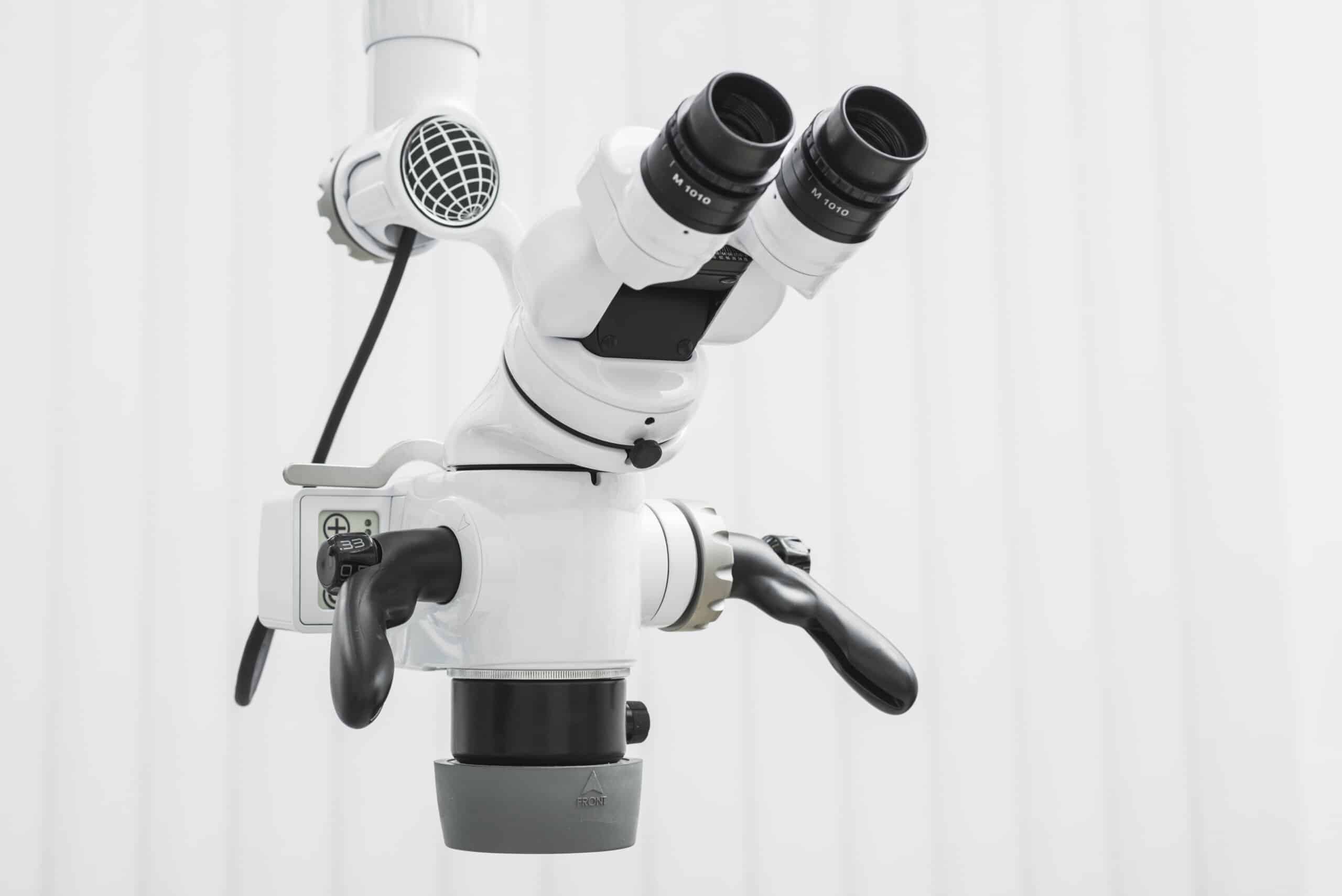 Diferența dintre tratamentul clasic și endodonția la microscop